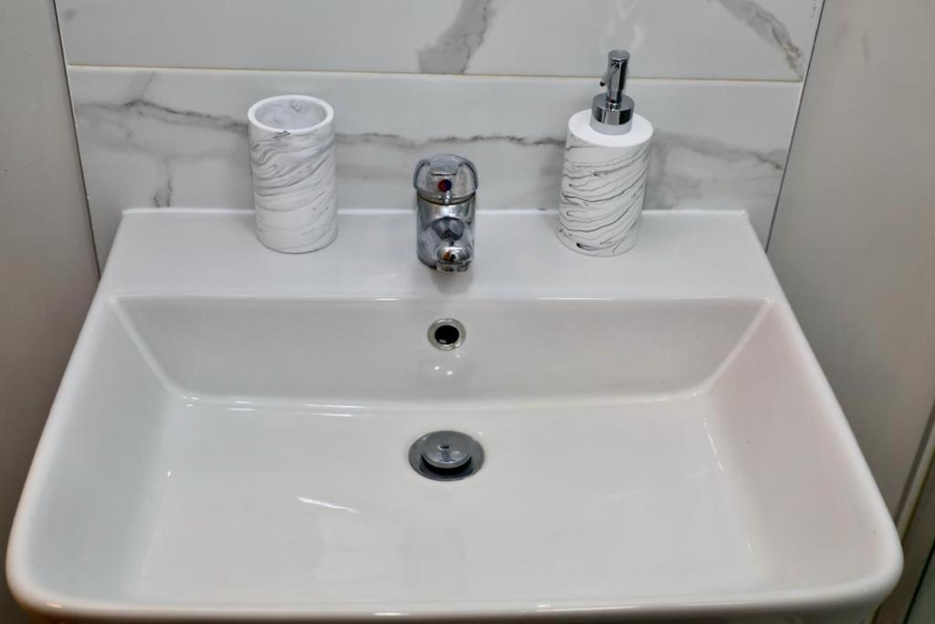 Aqua Dreams - Serviced Luxury Modern Belfast City Centre 2 Bed Apartment Exterior foto