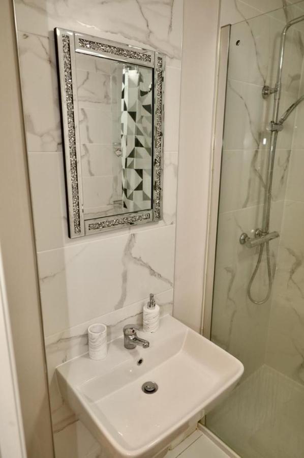 Aqua Dreams - Serviced Luxury Modern Belfast City Centre 2 Bed Apartment Exterior foto