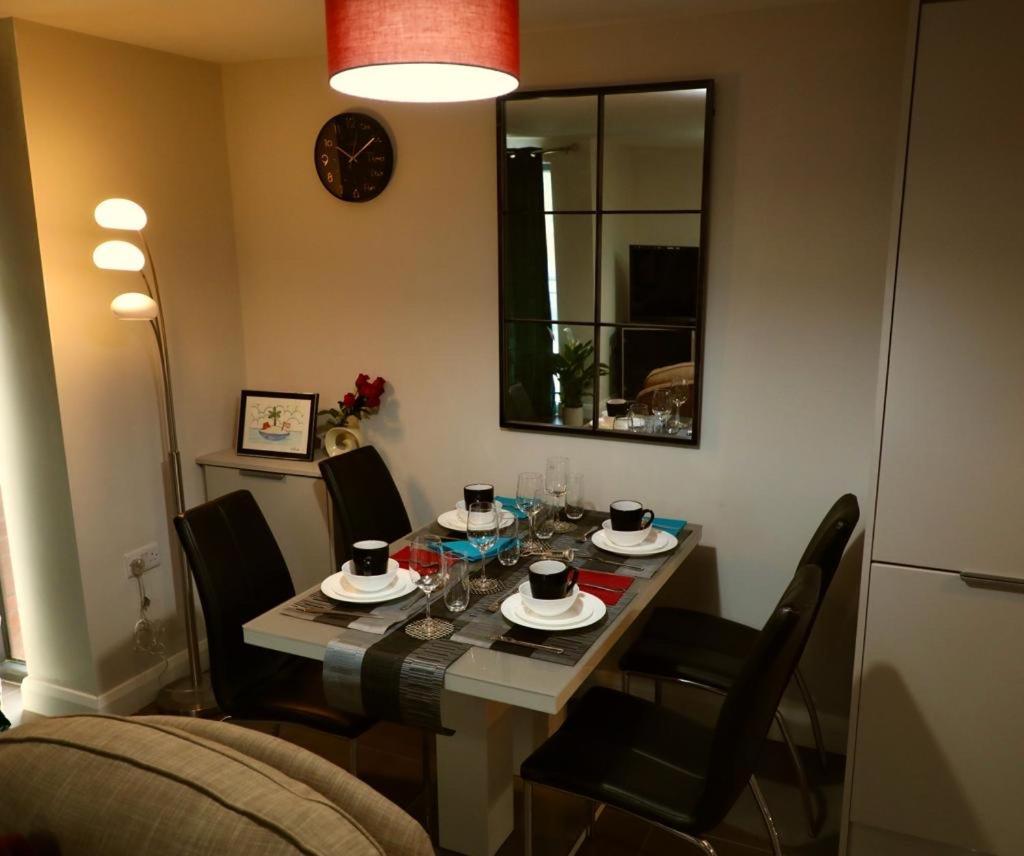 Aqua Dreams - Serviced Luxury Modern Belfast City Centre 2 Bed Apartment Exterior foto